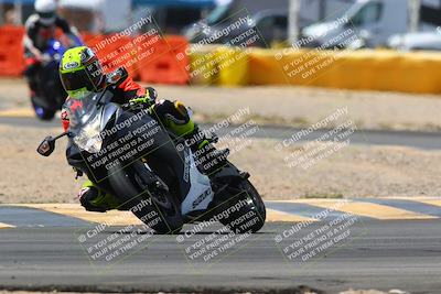 media/Apr-10-2022-SoCal Trackdays (Sun) [[f104b12566]]/Turn 2 (1135am)/